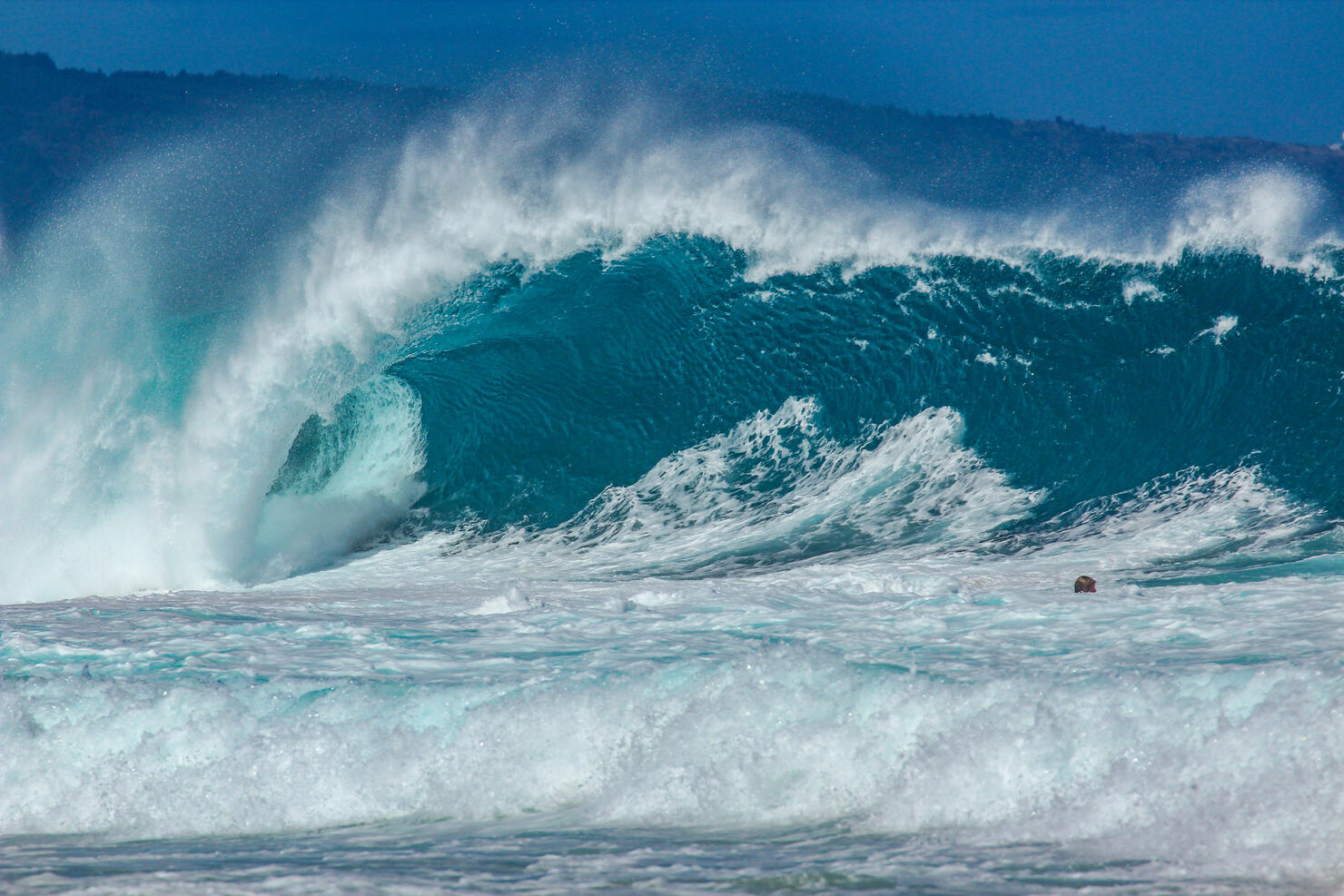 Powerful blue wave barrelling