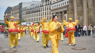 War on Raw Milk / Persecution of Falun Gong