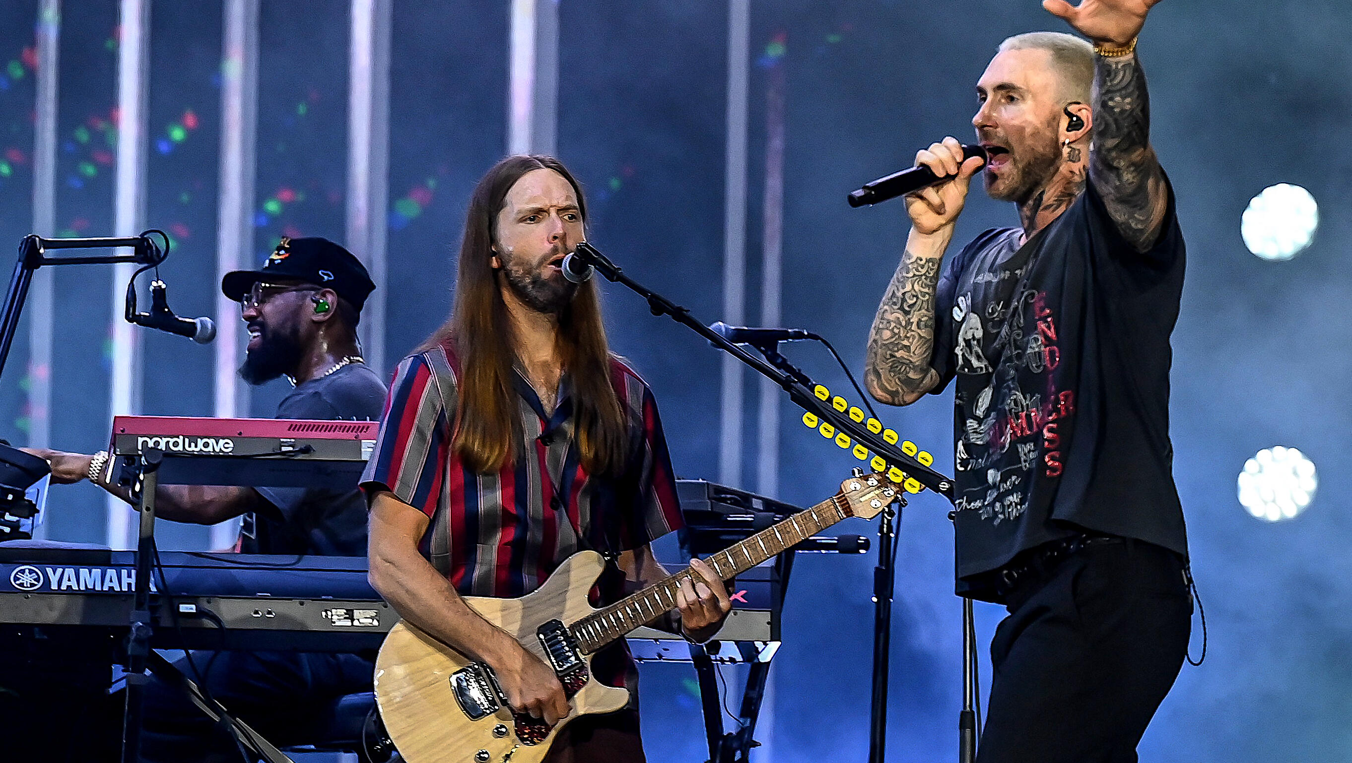 Maroon 5 Surprises Fans With Pop-Up Show
