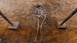 Guy Makes Working Electric Guitar Out Of Uncle's Skeleton