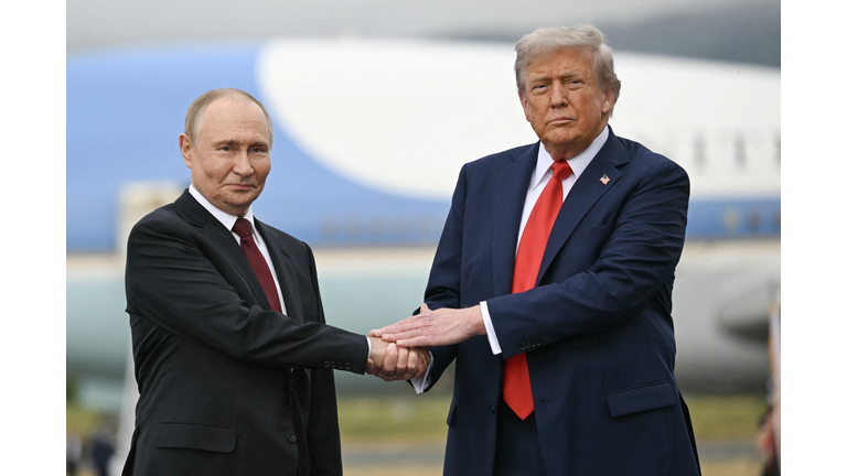 TOPSHOT-US-UKRAINE-RUSSIA-CONFLICT-SUMMIT-TRUMP-PUTIN