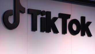 TikTok: Teenagers React to Mom Calling Dad "Daddy"