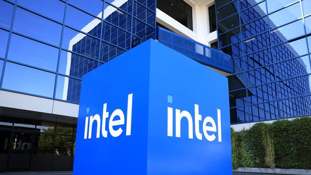 US Acquires 10% Stake In Intel