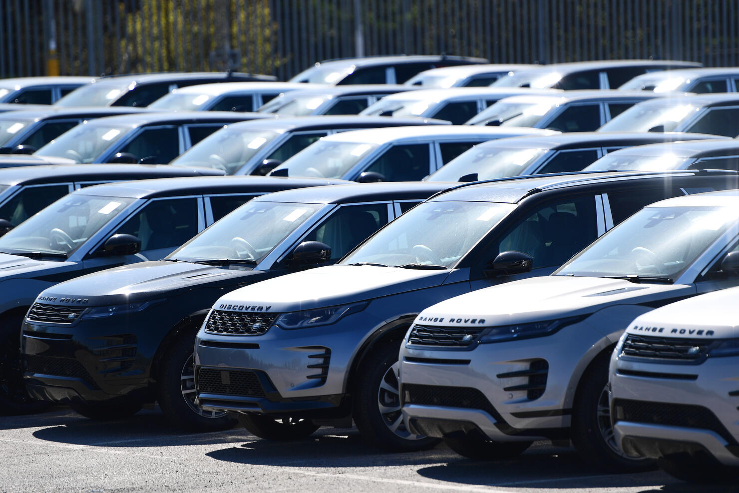 Jaguar Land Rover Pauses US Shipments Due To Trump Tariffs