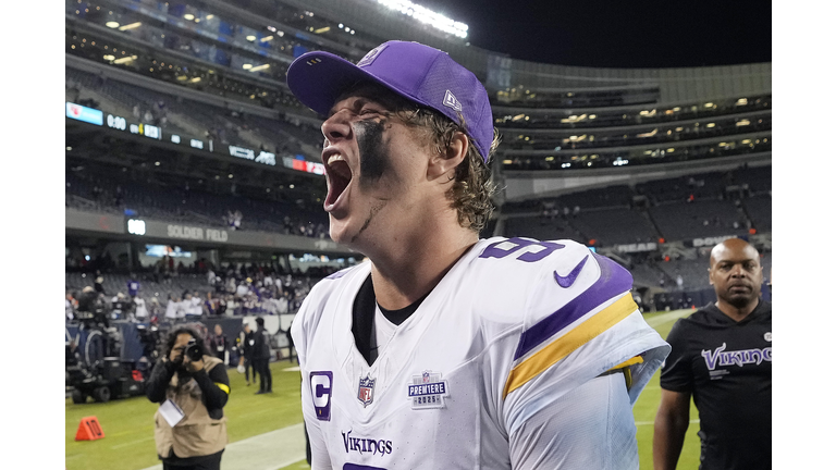 Minnesota Vikings v Chicago Bears
