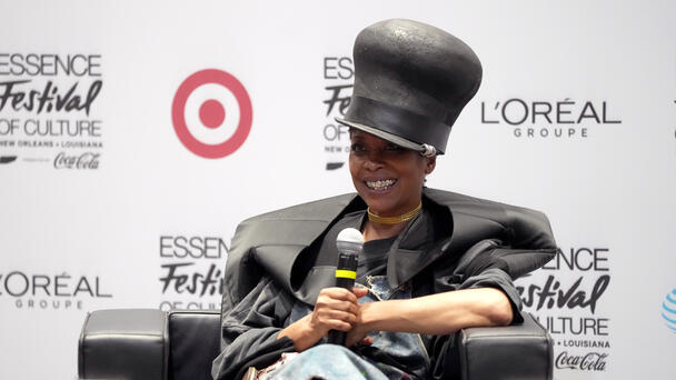 Erykah Badu Jokes About Baby Daddies