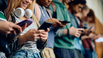 NJ Commission Proposes Phone Ban in Schools