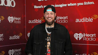 Seeing Jelly Roll Give His Son’s Team a Pep Talk Will Brighten Your Day