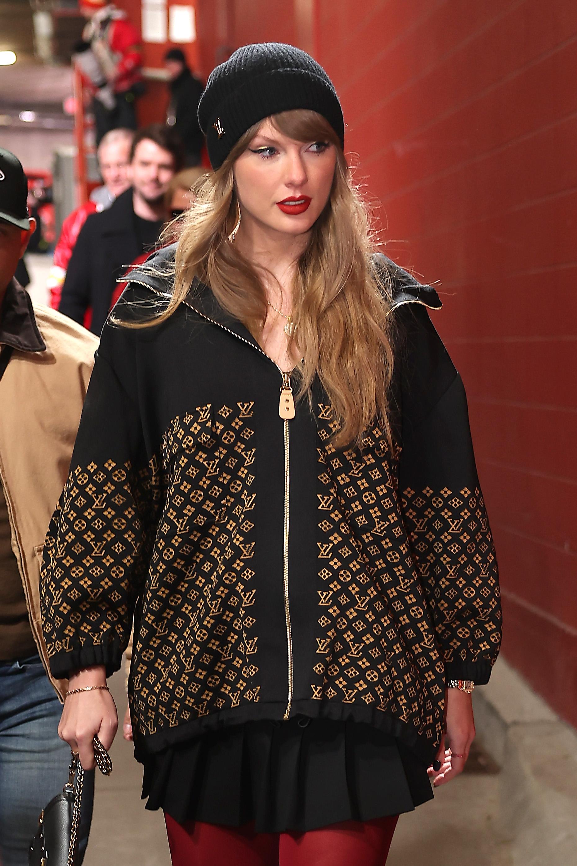 Taylor Swift Will Release Target Eclusive 'The Life Of A Showgirl: The Crowd Is Your King' Edition Vinyl. You Can Preorder Yours Here