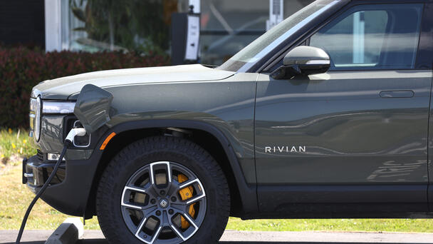 California Repeals Electric Truck Rule Amid Federal Pushback