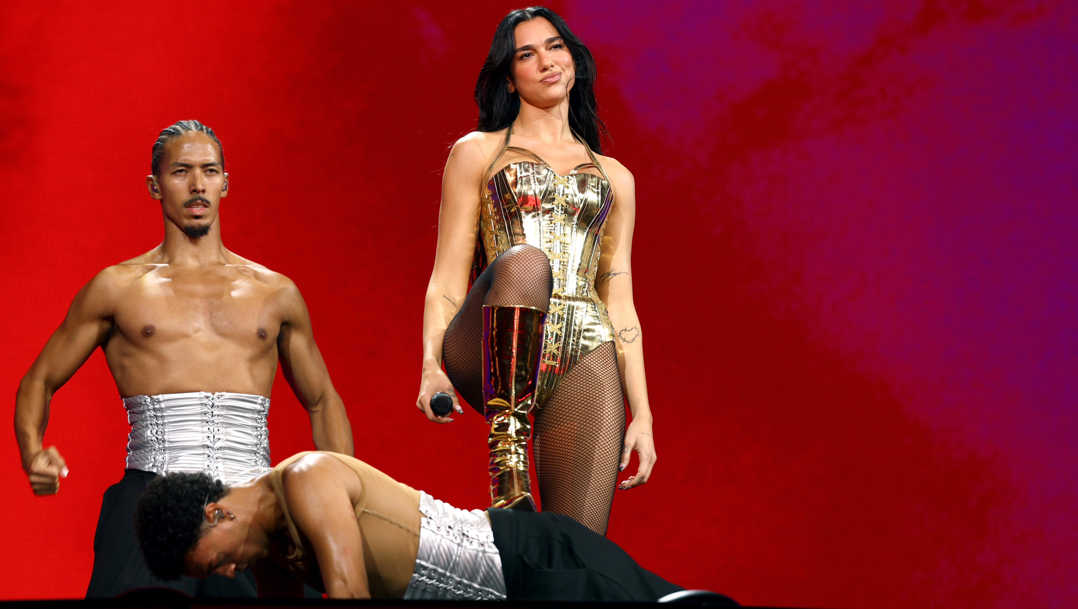Dua Lipa Covers Ariana Grande 