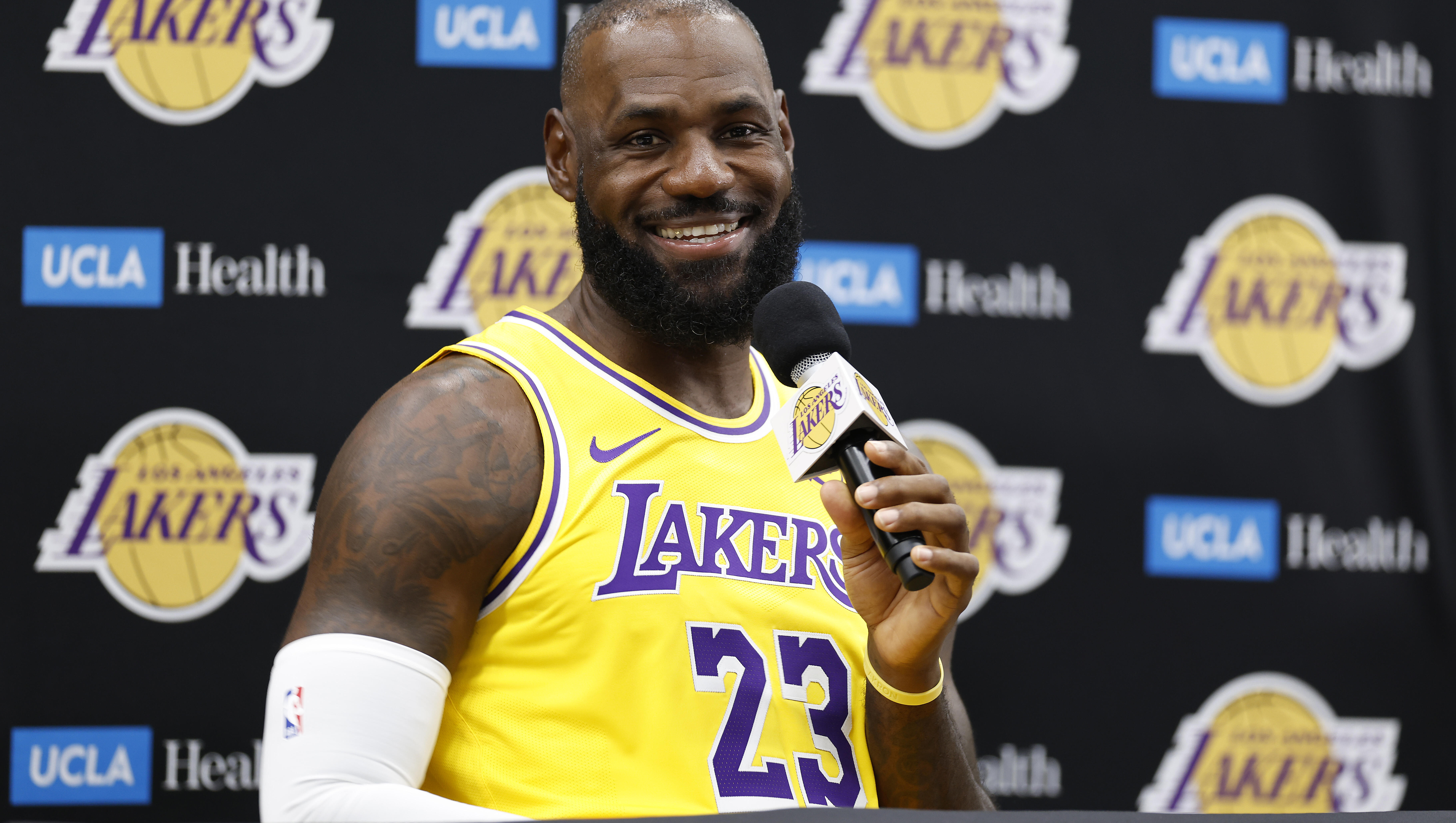 LeBron James Cuts Off Kai Cenat's Dreads