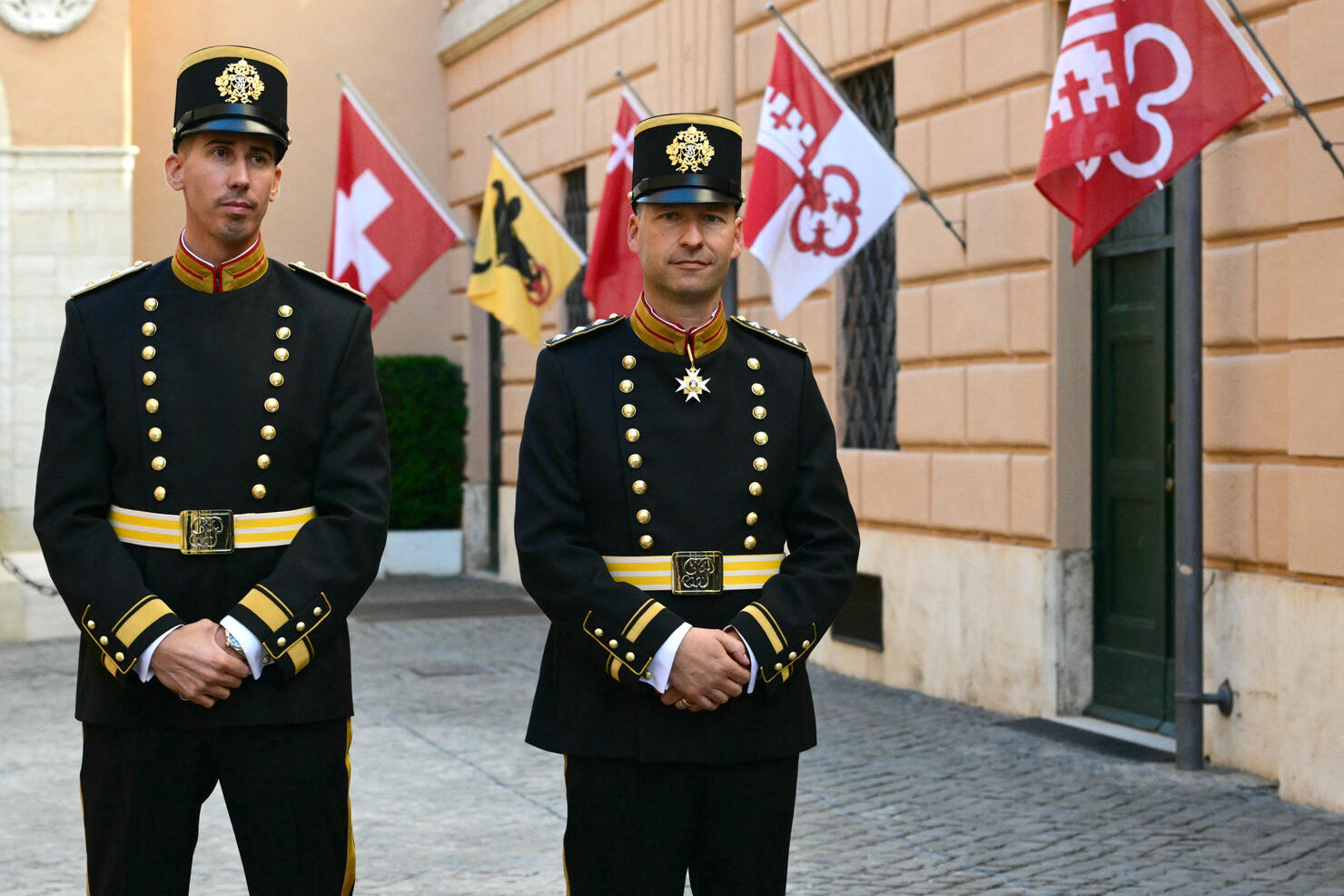 VATICAN-SWISS GUARDS-UNIFORM