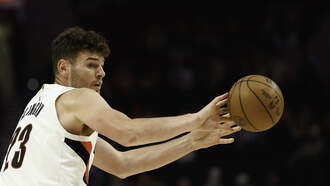 Warriors Top Trail Blazers