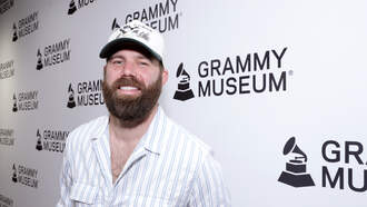 Jordan Davis Incognito Before Concert To Rip The Headliner...Which Is Him