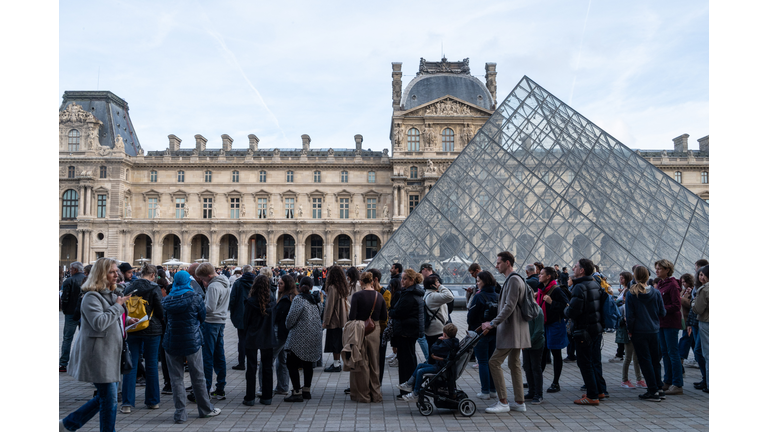 FRA-PARIS-LOUVRE MUSEUM