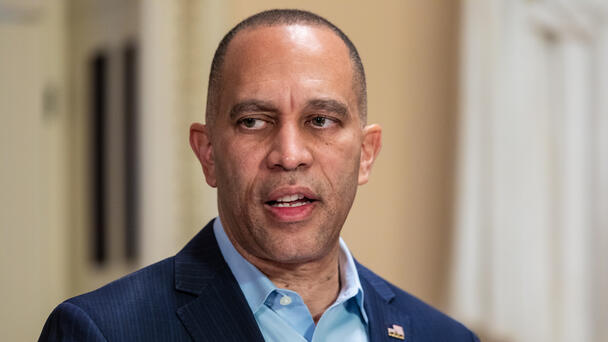 Hakeem Jeffries Slams GOP Silence After Death Threat From Pardoned Rioter