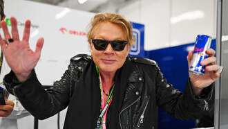 Axl Rose Crashing Out in Argentina