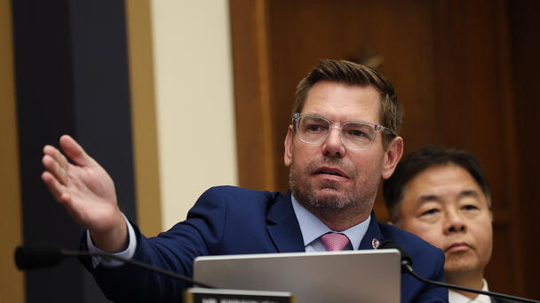 Swalwell Demands 2028 Dem Candidates Vow To Destroy Trump's WH Ballroom 