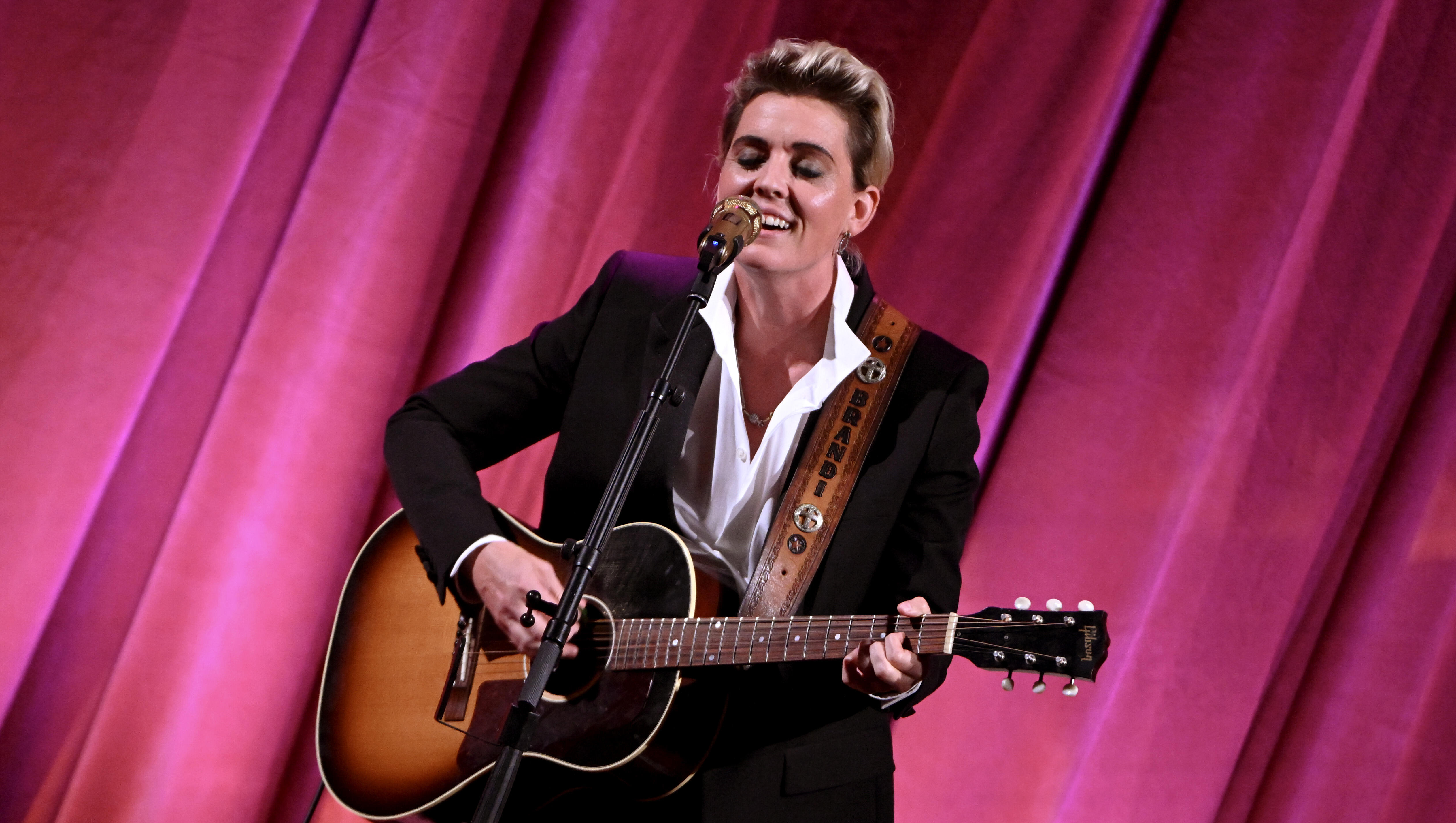 Brandi Carlile Performs On SNL 