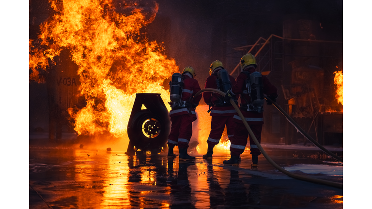 Firefighters' nighttime fire suppression training by simulating fire control in industrial plants with gas pipelines or oil pipelines, conducted by a teamwork.