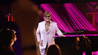 Mike Frazer - Elton John SALUTES Brian Wilson At The RRHOF Induction Ceremony!