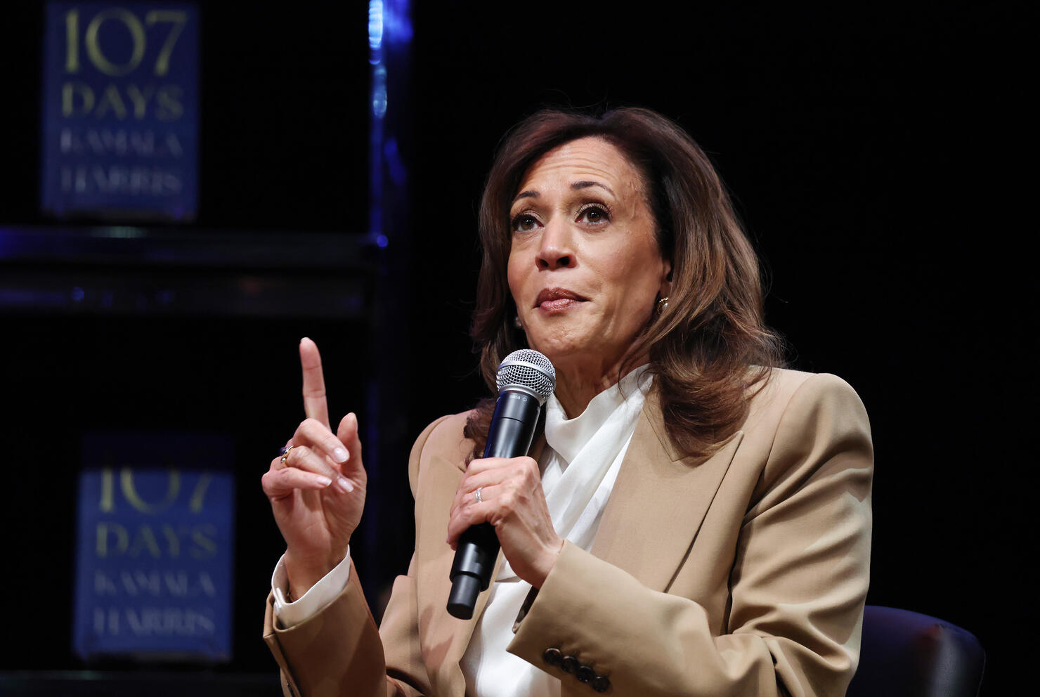 Kamala Harris Book Tour In Los Angeles