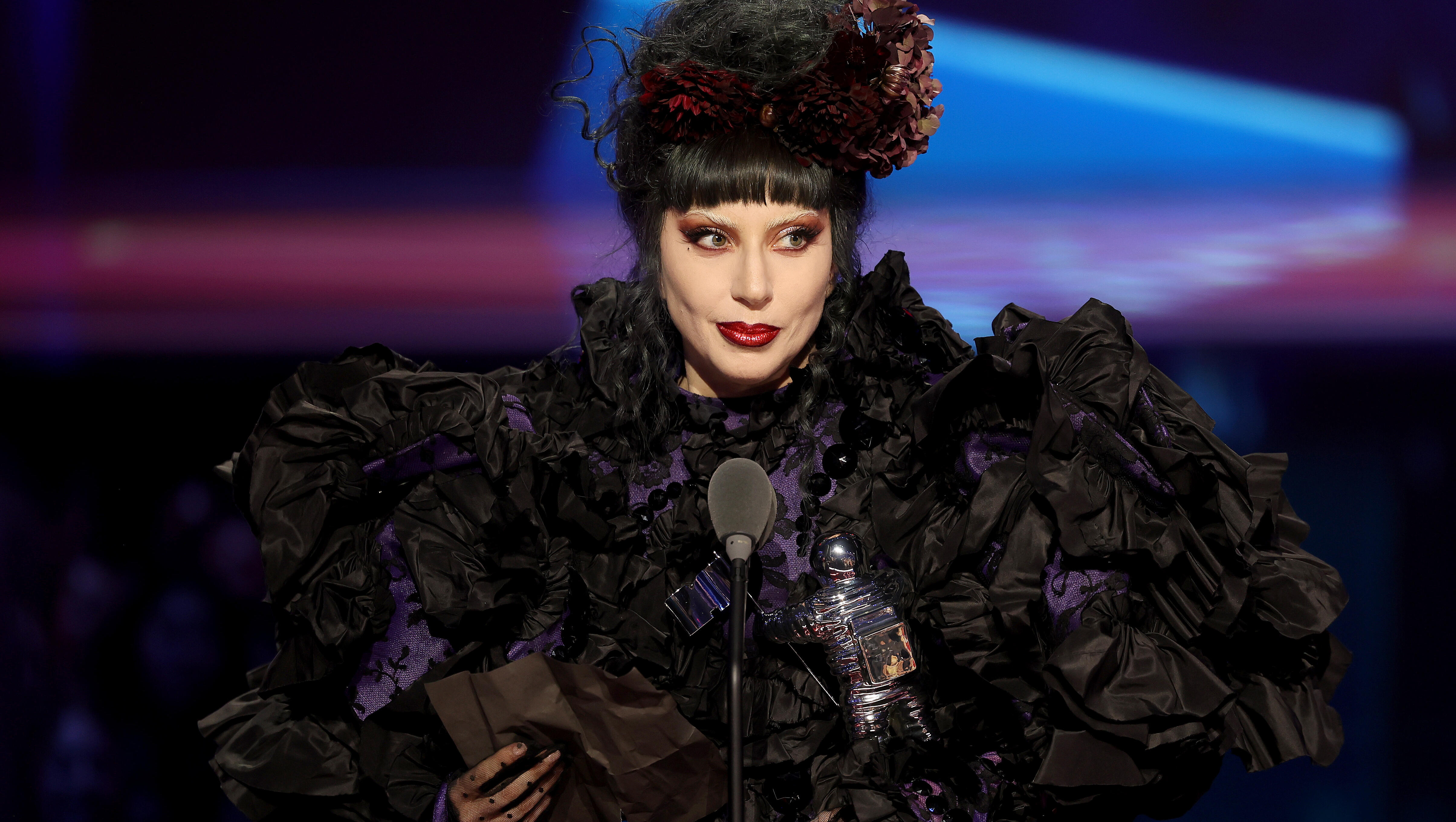 Lady Gaga Stops Concert To Help Fan In The Crowd 