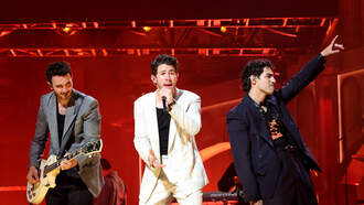 Sisanie - A Guy Named Scott Kelly Is Going Viral Because Of A Jonas Brothers Concert!