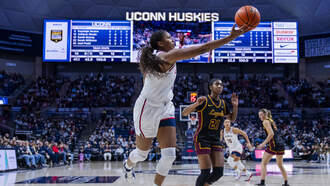 UConn WBB Cruise past Loyola