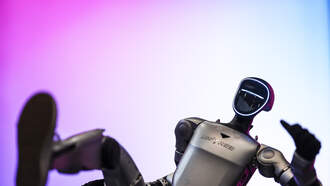 VIDEO: Russian Robot vs. Elon's Robot