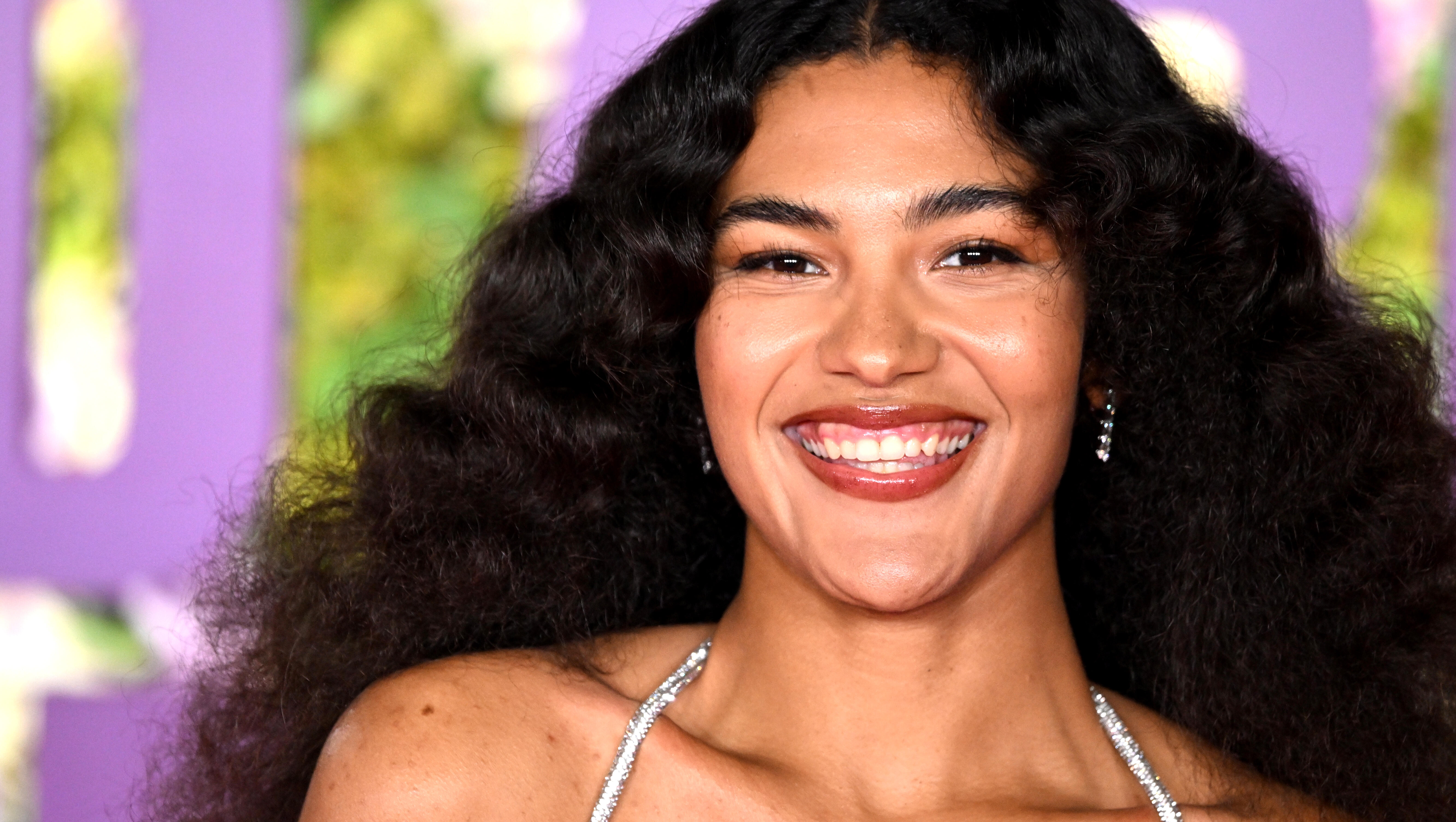 Olivia Dean Performed On SNL 