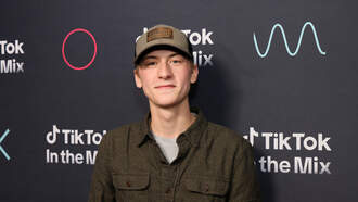 Here's The Answer To Win Lights On The River & Sam Barber Tix Mon Morn