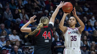 #1 UConn WBB routs Utah 91-43
