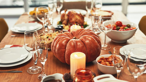 🦃 Country Stars Spill Their Must-Have Thanksgiving Dishes!