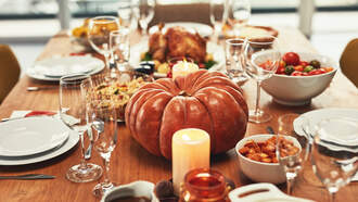 🦃 Country Stars Spill Their Must-Have Thanksgiving Dishes!