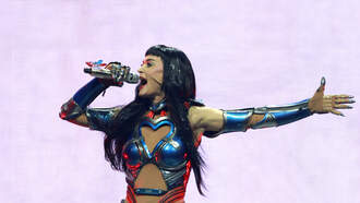 Katy Perry Shows Behind The Scenes Of Music Video Stunt 