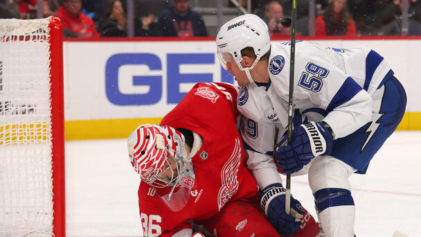 Lightning Win Sixth Straight, Knock Off Red Wings