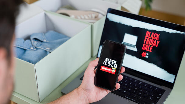 US Consumers Set Record For Online Black Friday Spending 