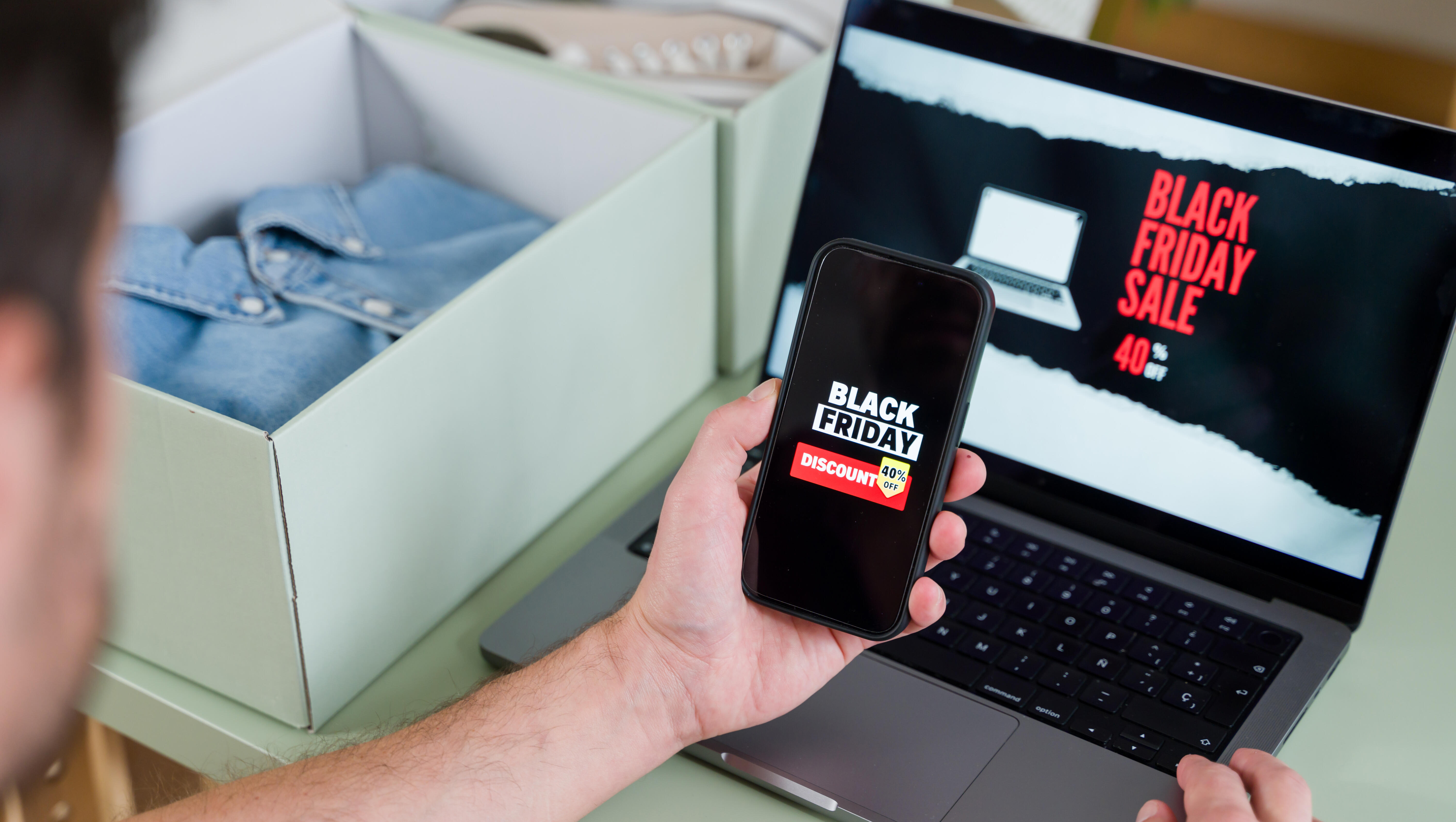 US Consumers Set Record For Online Black Friday Spending 