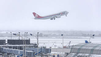 Airlines cancel 2,500 flights as storm disrupts Thanksgiving return