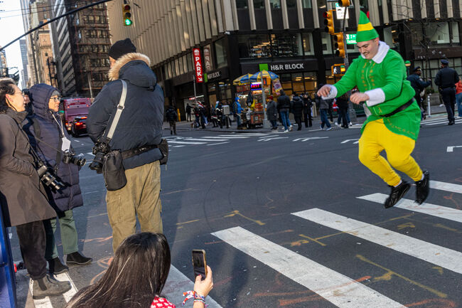 New York City's Infamous Santacon Bar Crawl Takes Over Parts Of Manhattan