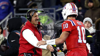 Coach Vrabel Leads Pats in Post-"MNF" Victory "One Clap" Salutes
