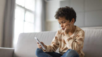 National News - Study Warns Giving Kids Under 12 A Smartphone Increases Risk Of Depression