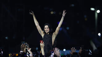 Dua Lipa interpreta "Bésame mucho" y México enloquece 