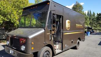 UPS Driver Saves Grandpa’s Life After Golf Cart Crash