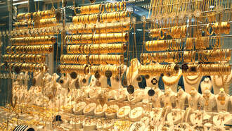 Man Accused Of Swallowing $19,000 Pendant To Steal It From Jewelry Store