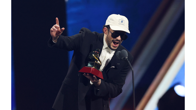 TOPSHOT-US-ENTERTAINMENT-LATIN GRAMMYS-SHOW-STAGE-MUSIC-AWARD-CELEBRITY