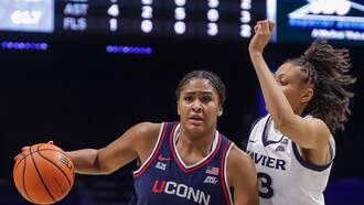 #1 UConn WBB blows out USF in Tampa