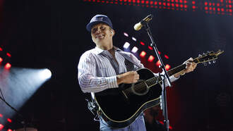 Parker McCollum Puts a Jazzy Spin on ‘Santa Claus Is Coming to Town’